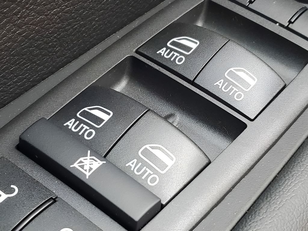 2026 Chrysler Voyager LX - Photo 33