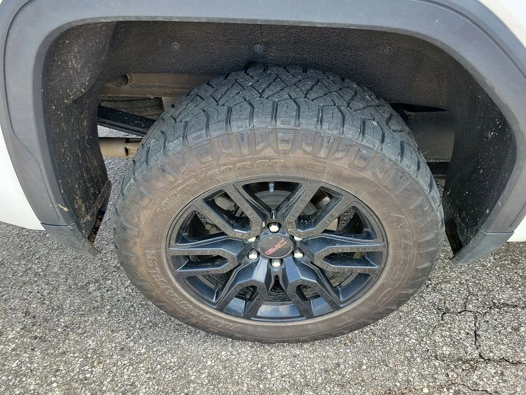 Used 2021 Summit White GMC Elevation image 5