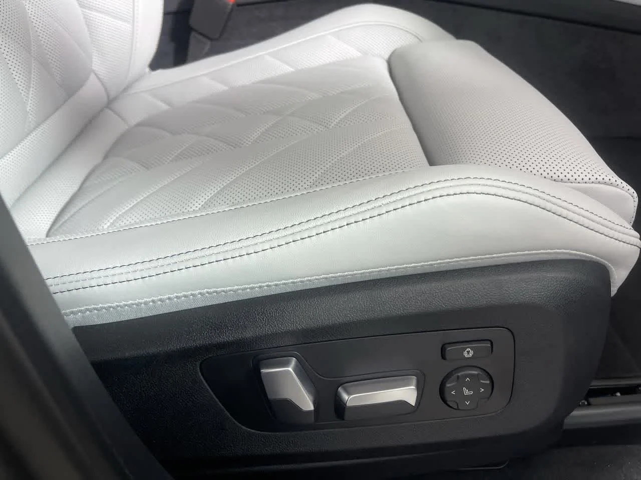 2025 BMW X5 40i - Photo 18