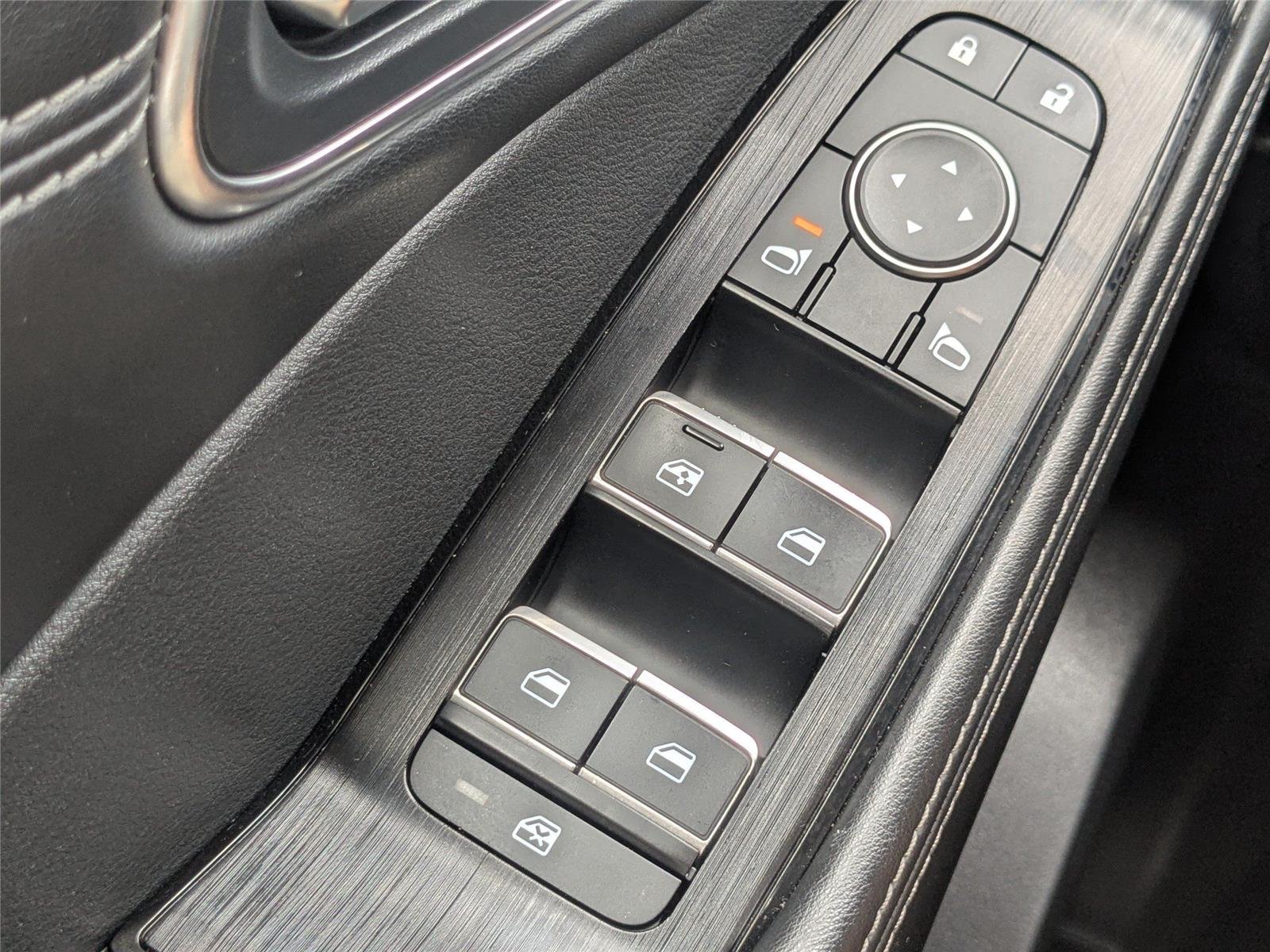 Used 2022 Brilliant Silver Metallic Nissan Platinum image 23