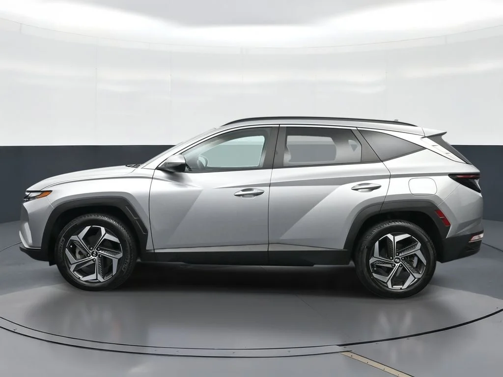 Used 2023 Silver Hyundai SEL image 5