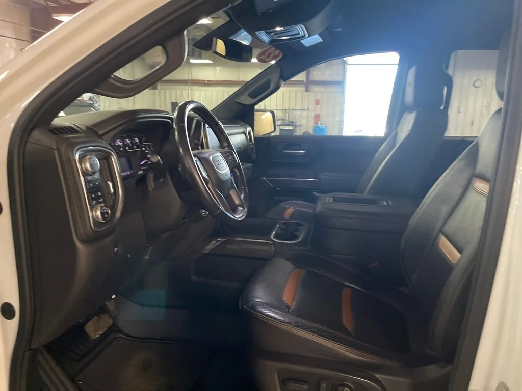 Used 2022 White GMC AT4 image 14