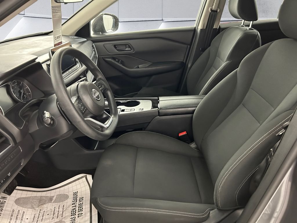 Used 2024 Gray Nissan S image 7