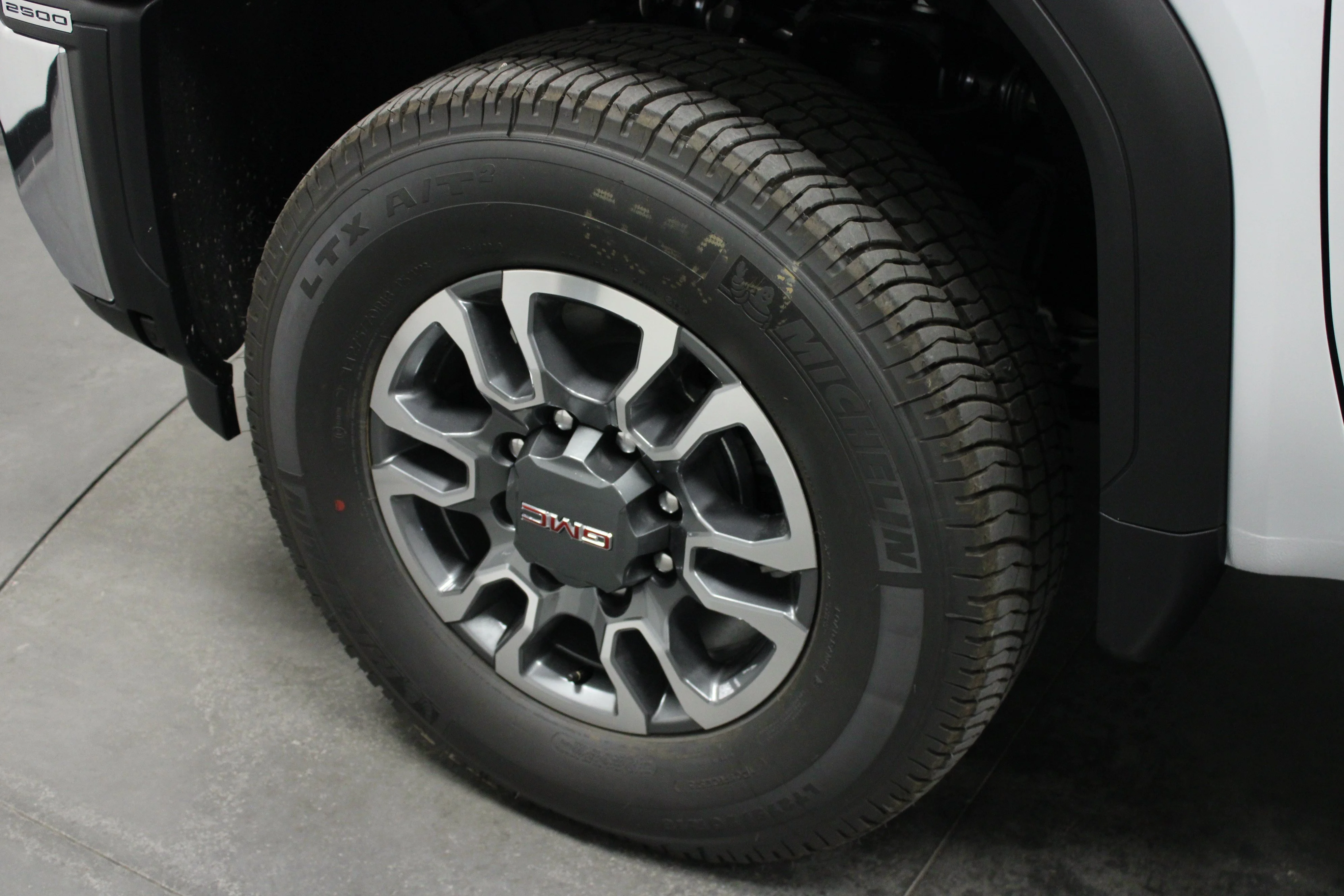New 2026 Glacier White Tricoat GMC SLT image 10