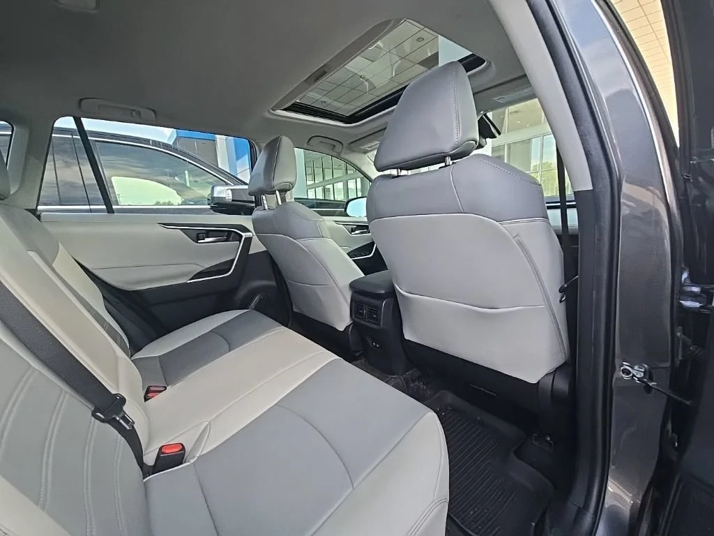 Used 2021 Magnetic Gray Met Toyota XLE Premium image 13