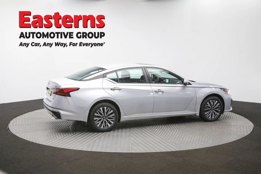 Used 2023 Silver Nissan 2.5 SV image 46