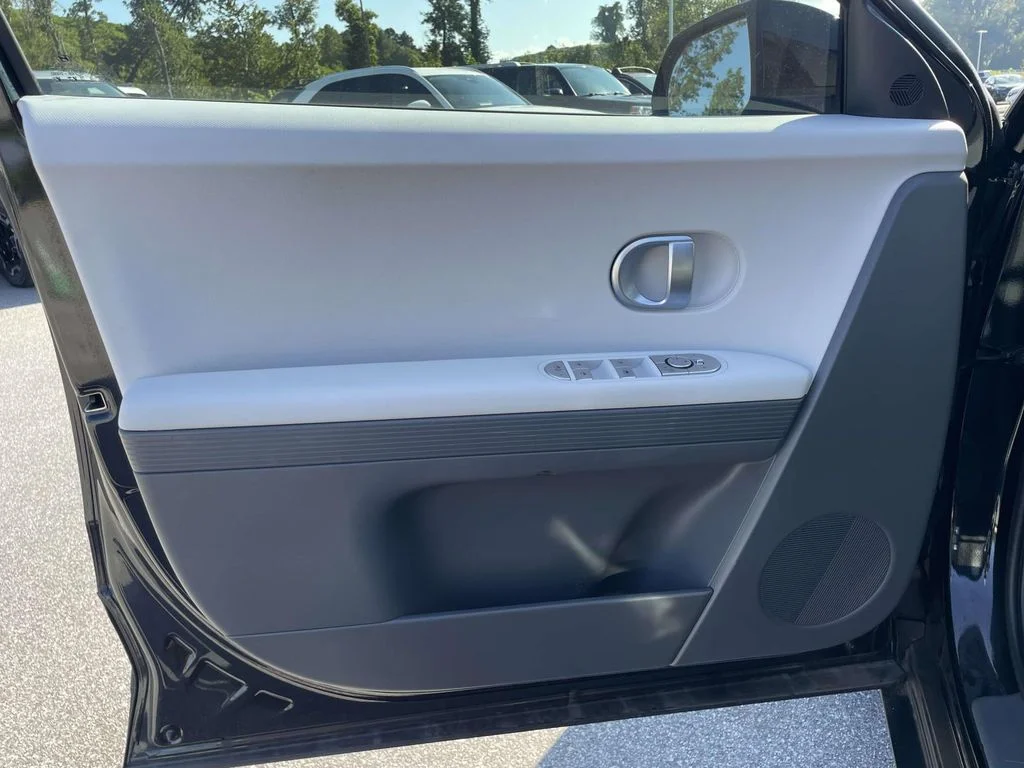 Used 2024 Abyss Black Hyundai SE image 4