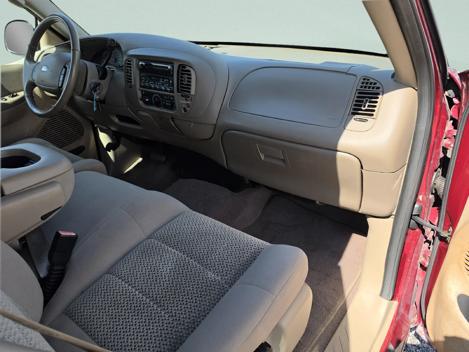 Used 2003 Red Ford  image 18