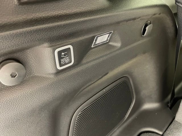 New 2025 Bright White Clear-Coat Exterior Paint Jeep Limited image 37