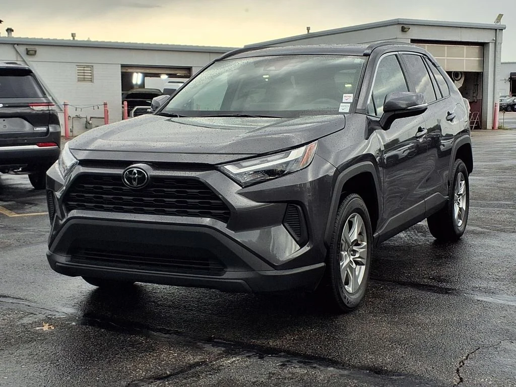 Used 2025 Toyota RAV4 XLE with VIN 2T3W1RFV1SW369219 for sale in Kansas City