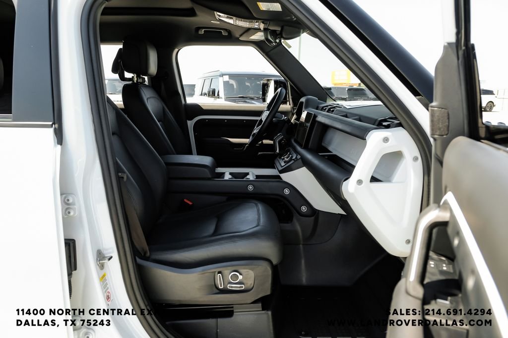 Used 2025 Fuji White Land Rover X-Dynamic SE image 25