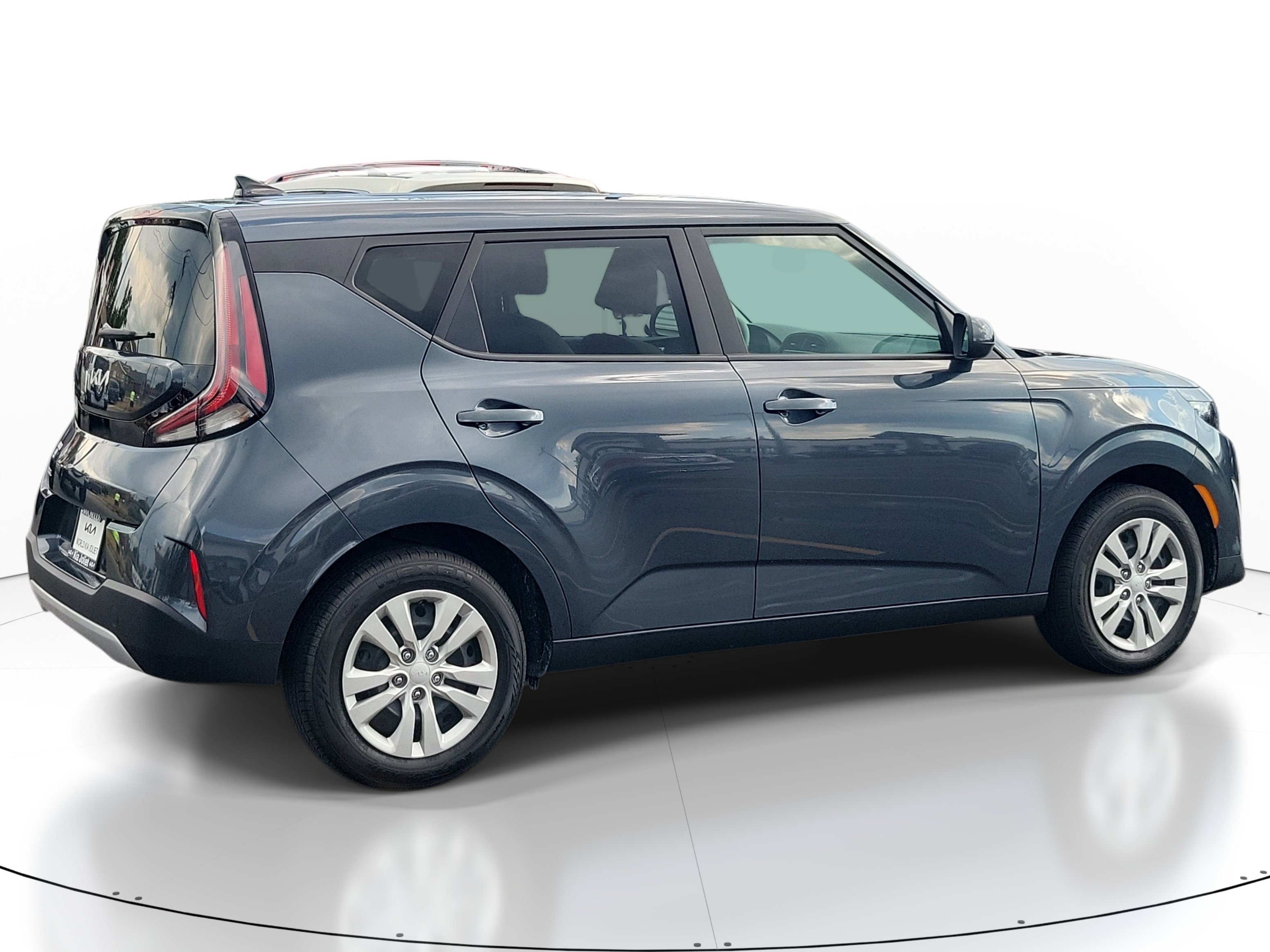 Used 2025 Gravity Gray Kia LX image 5
