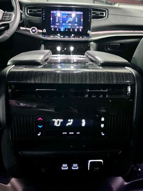 Used 2022 White Jeep Series III image 32