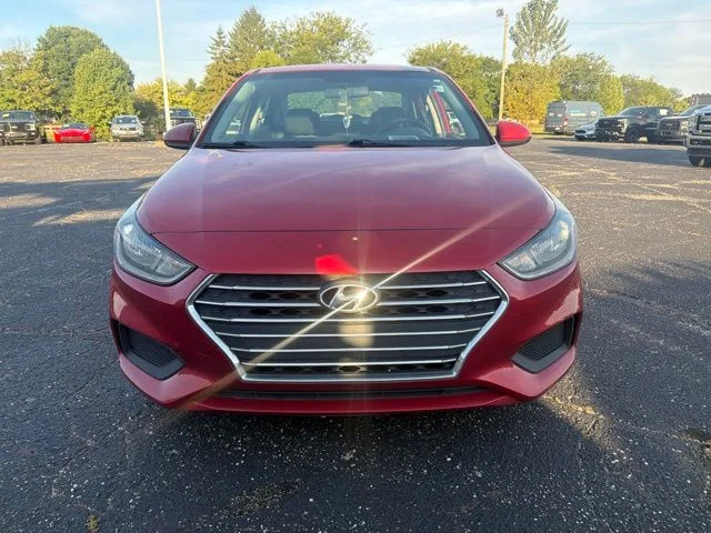 Used 2020 Red Hyundai SE image 2