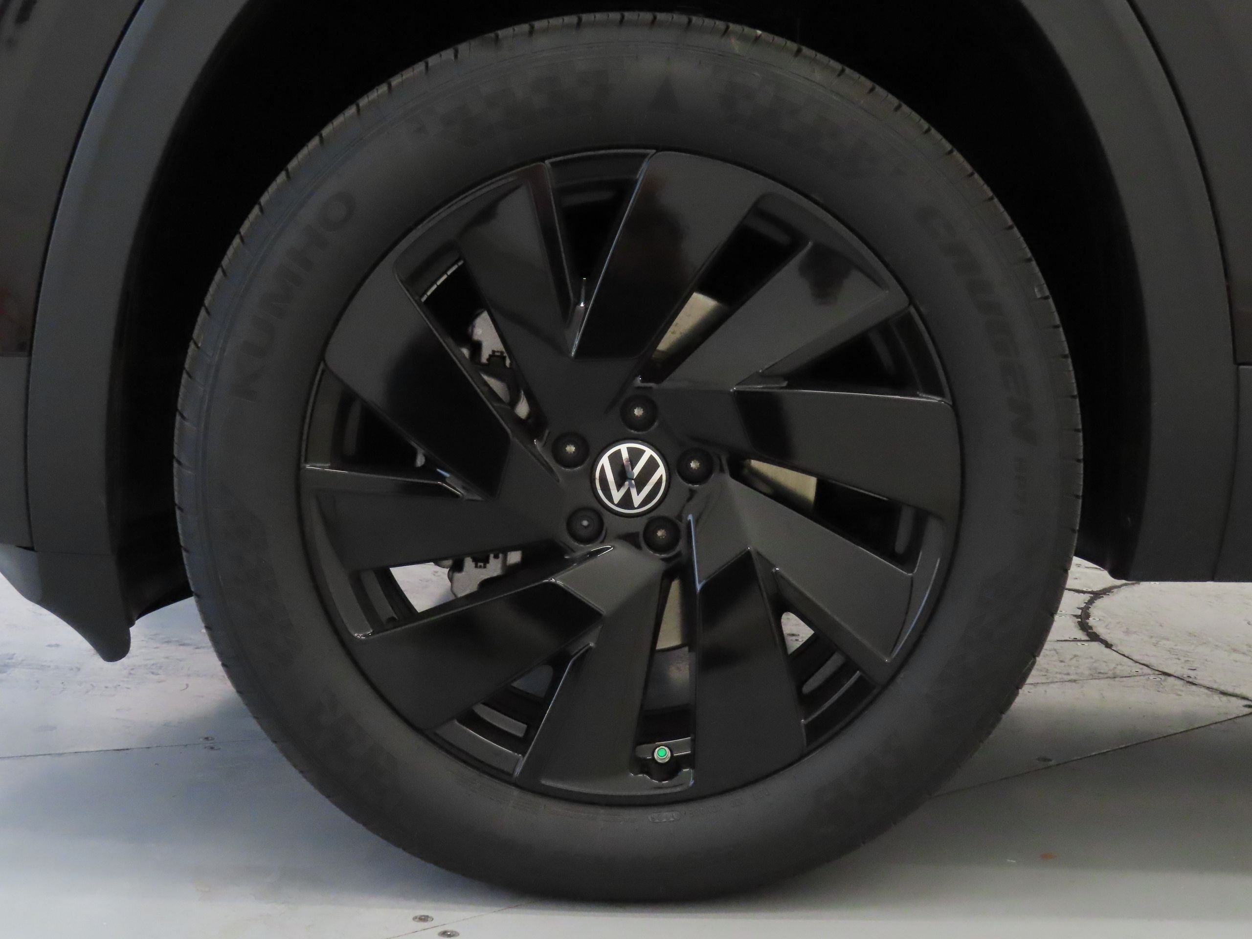 New 2026 Black Volkswagen 2.0T SE w/Technology image 26