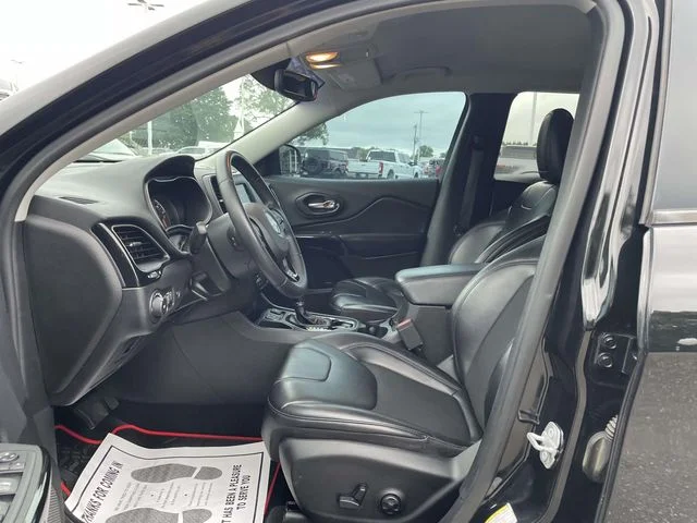 Certified Used 2019 Diamond Black Jeep Latitude Plus image 16