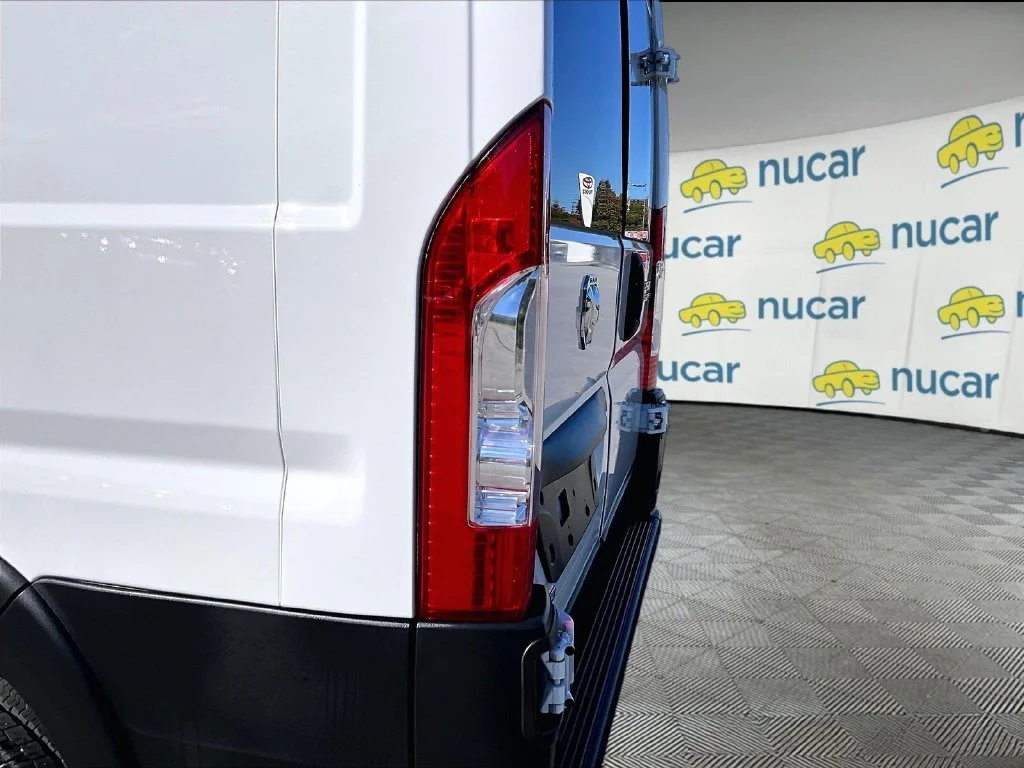 Used 2025 White Ram Base image 30