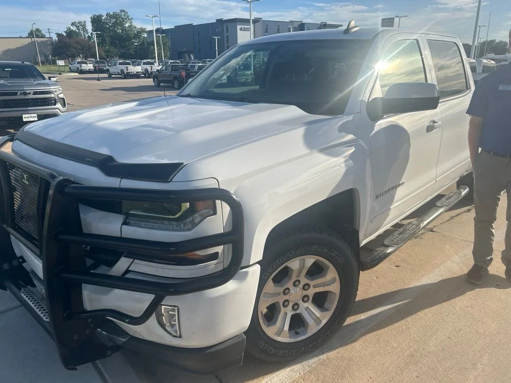 Used 2017 White Chevrolet LT image 6