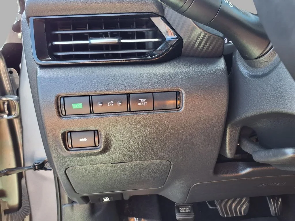Used 2022 Gray Nissan SR image 13