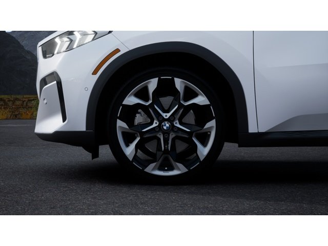 New 2026 Mineral White Metallic BMW xDrive28i image 7