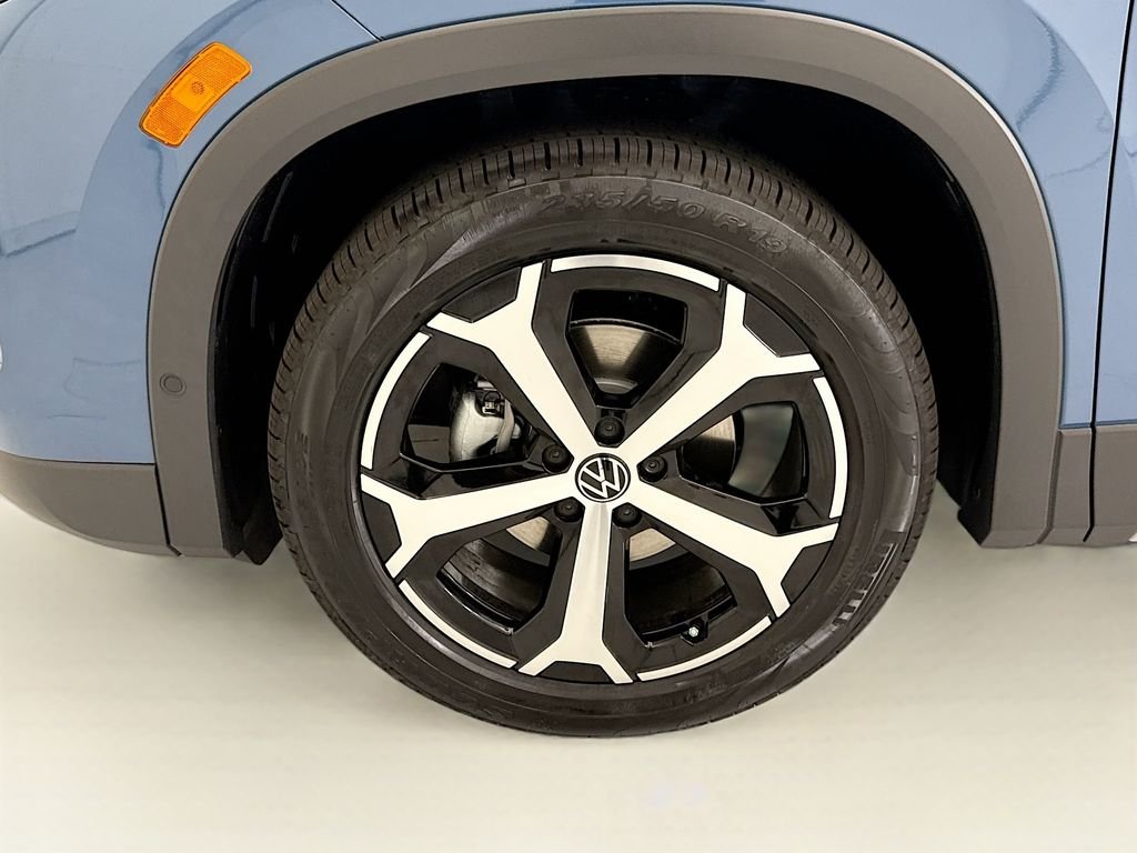 New 2026 Monterey Blue Pearl Volkswagen SE image 28