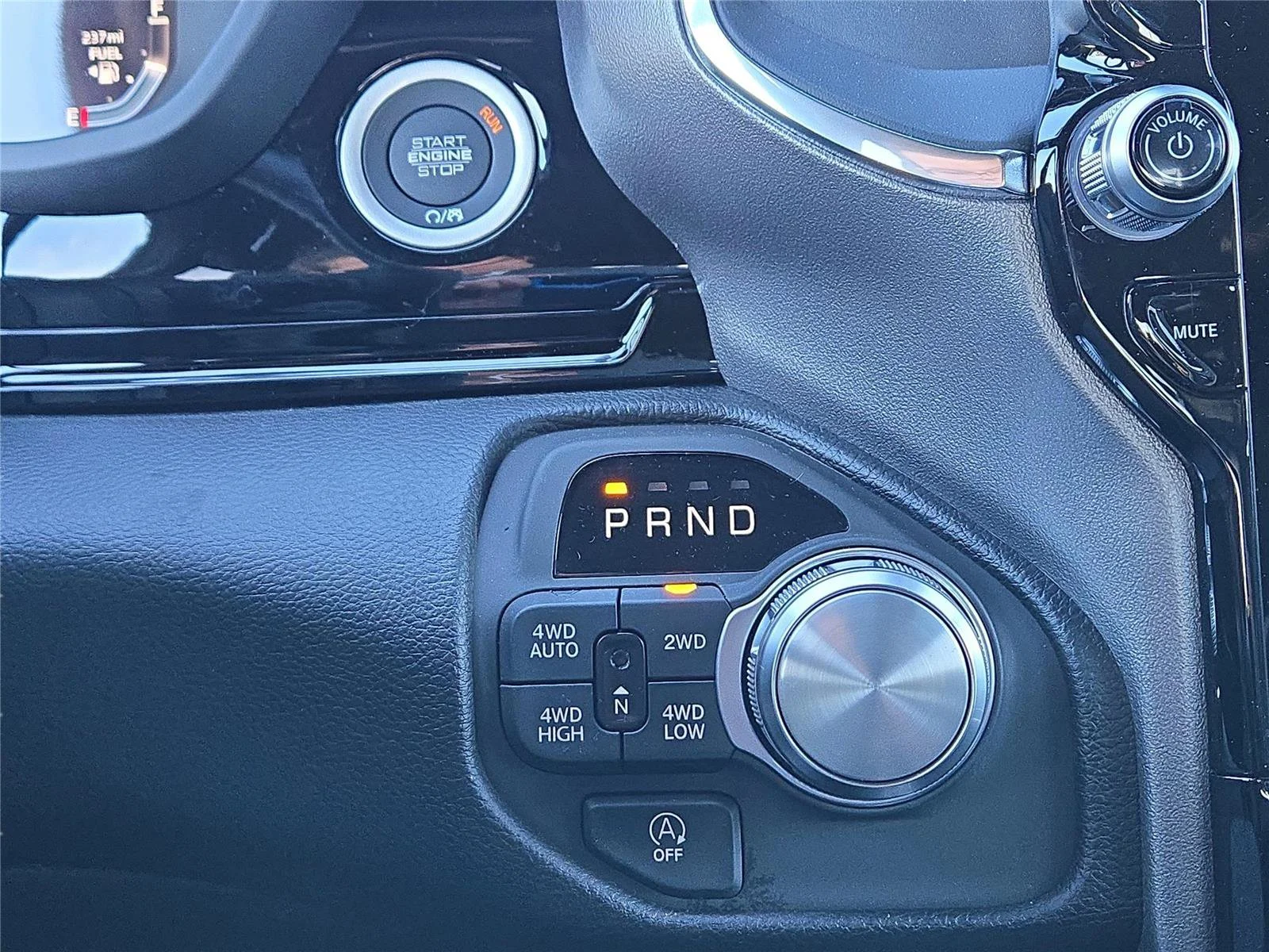 2026 RAM 1500 Laramie - Photo 24