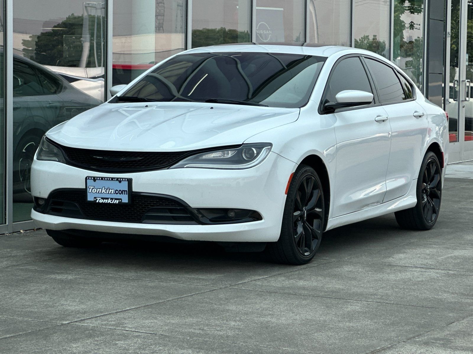Used 2015 Bright White Clearcoat Chrysler S image 7