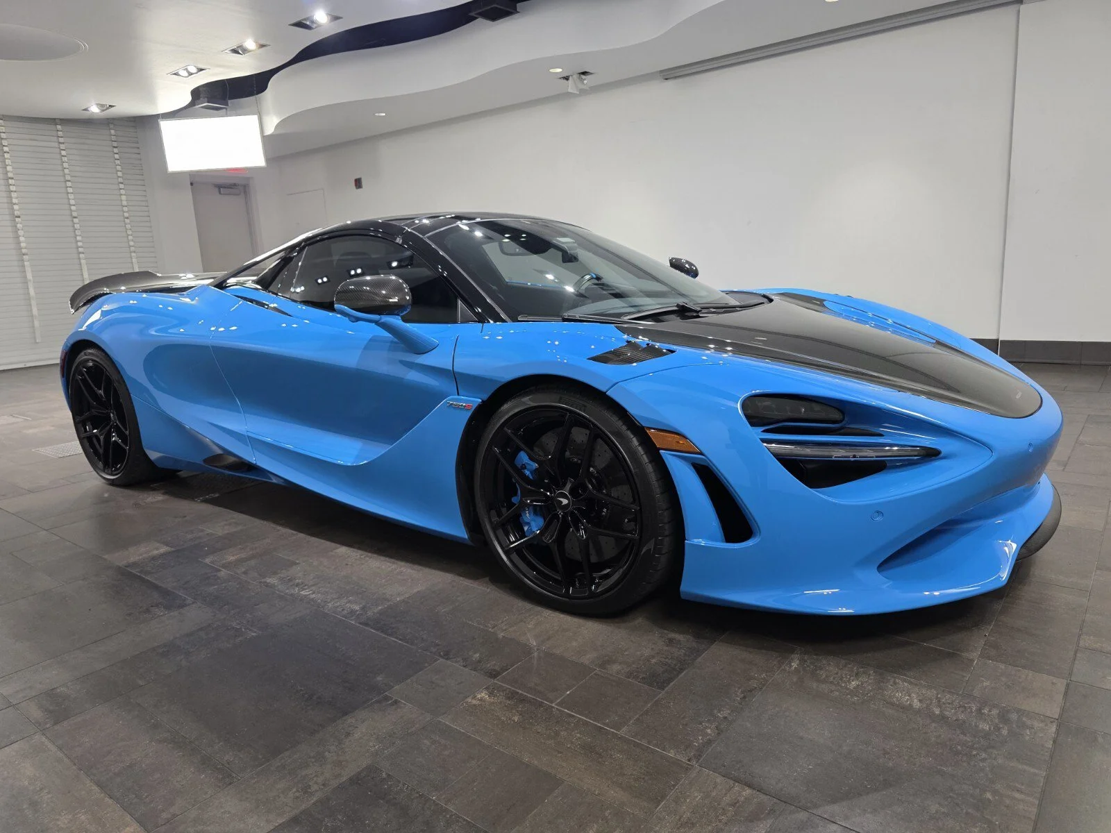 Used 2024 MSO Mexico Blue McLaren Spider image 20