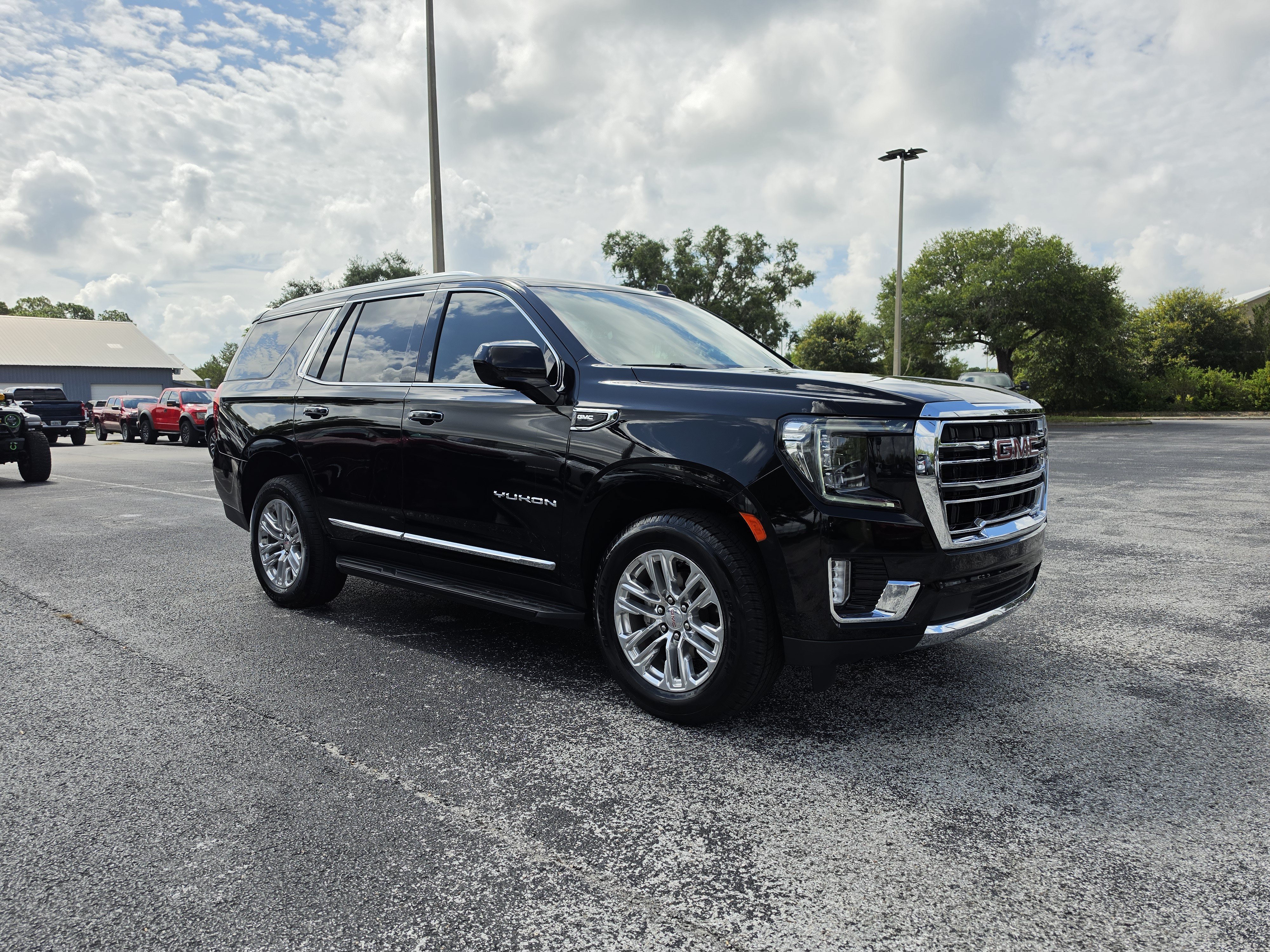 Used 2023 Onyx Black GMC SLT image 2