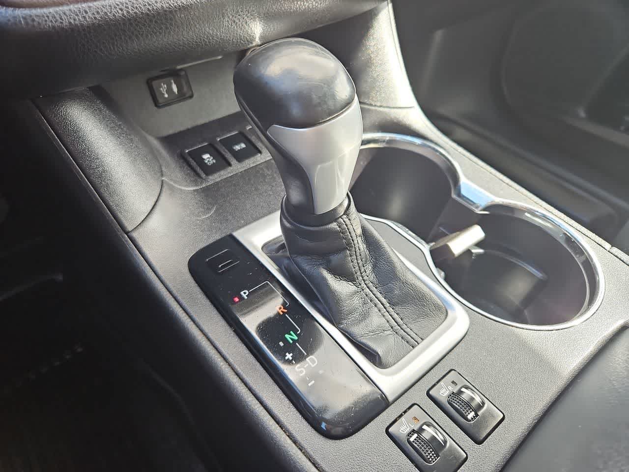 Used 2015 Silver Sky Metallic Toyota XLE image 31