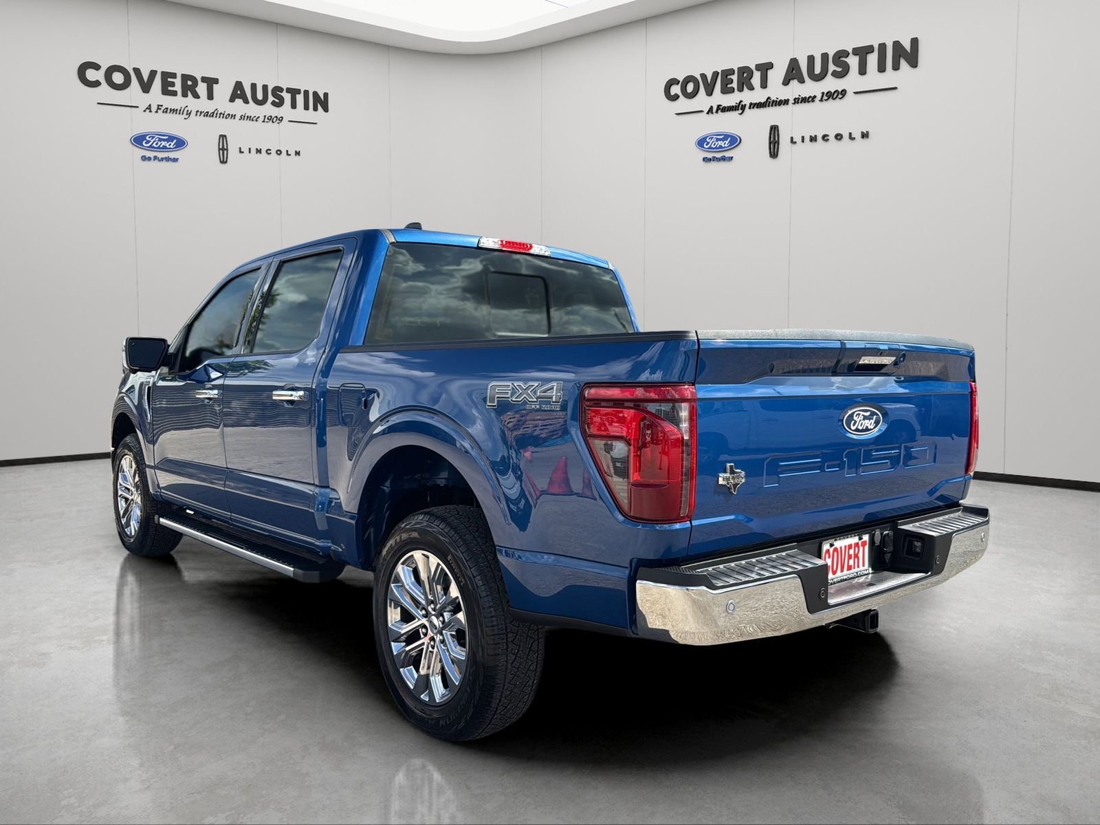 Used 2024 Blue Ford XLT image 3