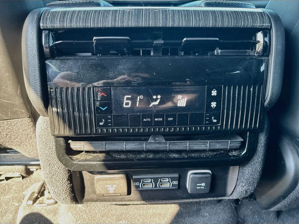 Used 2022 White Jeep Series III image 22