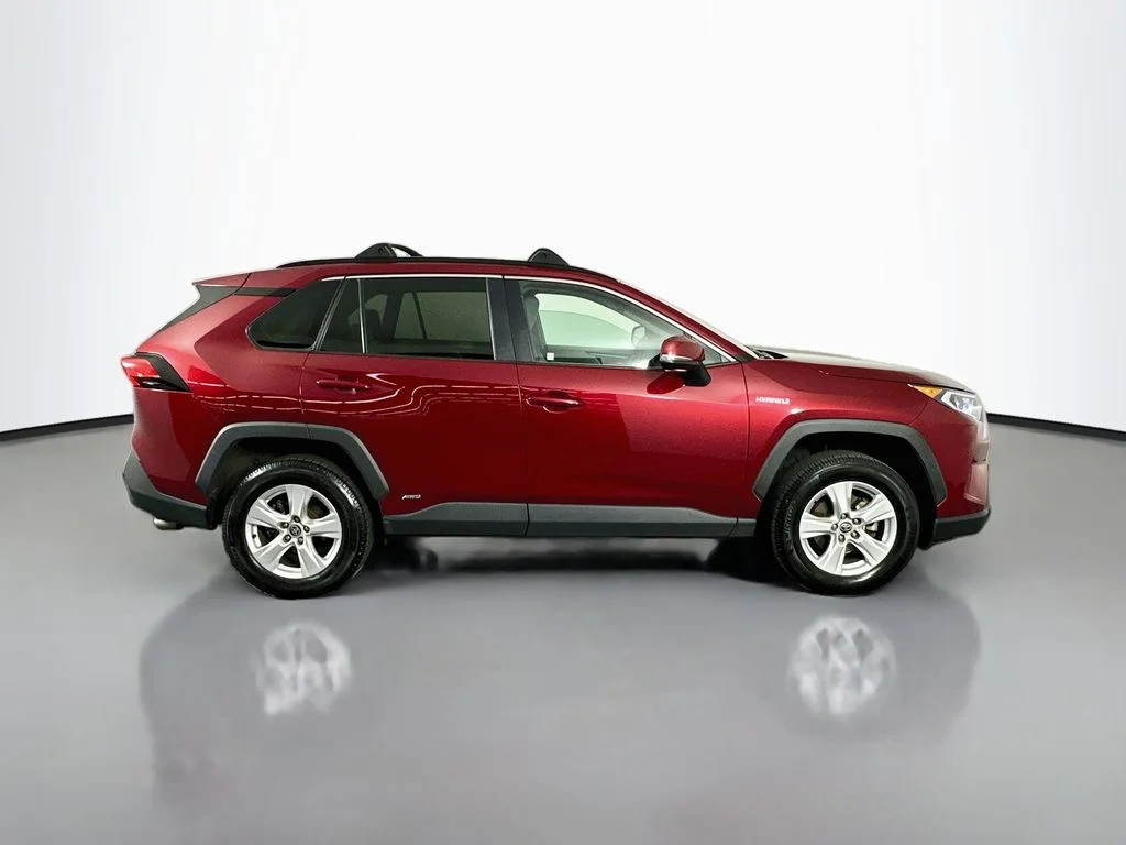 Used 2021 Pearl Toyota XLE image 9