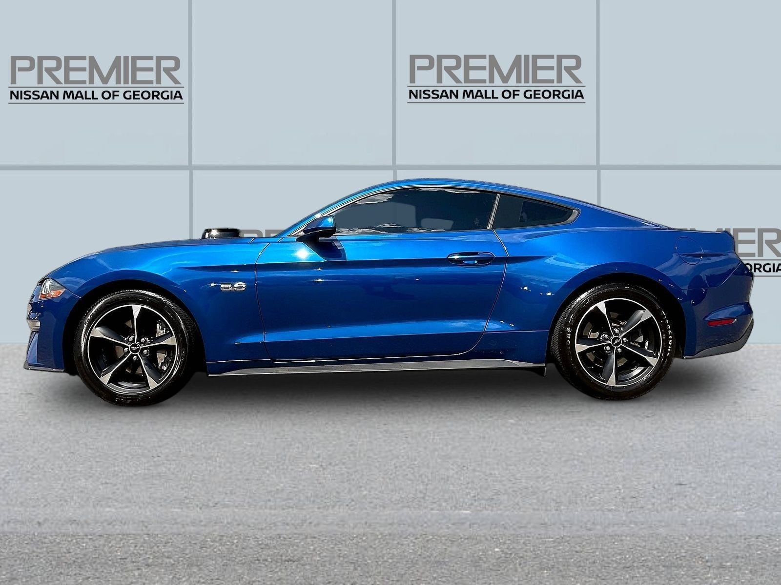 Used 2018 Blue Ford GT image 4
