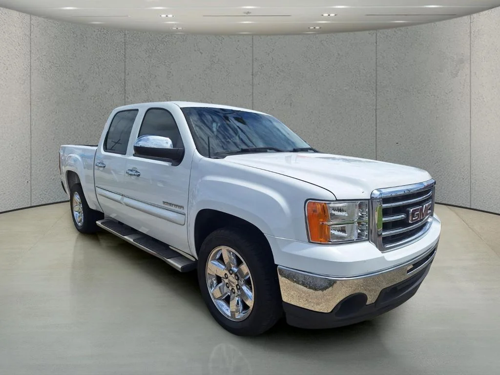 Used 2013 White GMC SLE image 7