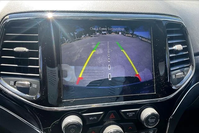 Used 2019 Diamond Black Jeep Limited image 21