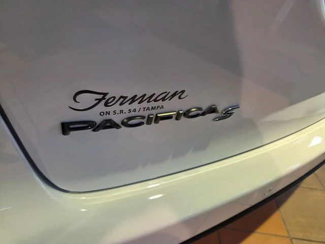 New 2027 Bright White Clear-Coat Exterior Paint Chrysler Limited image 12