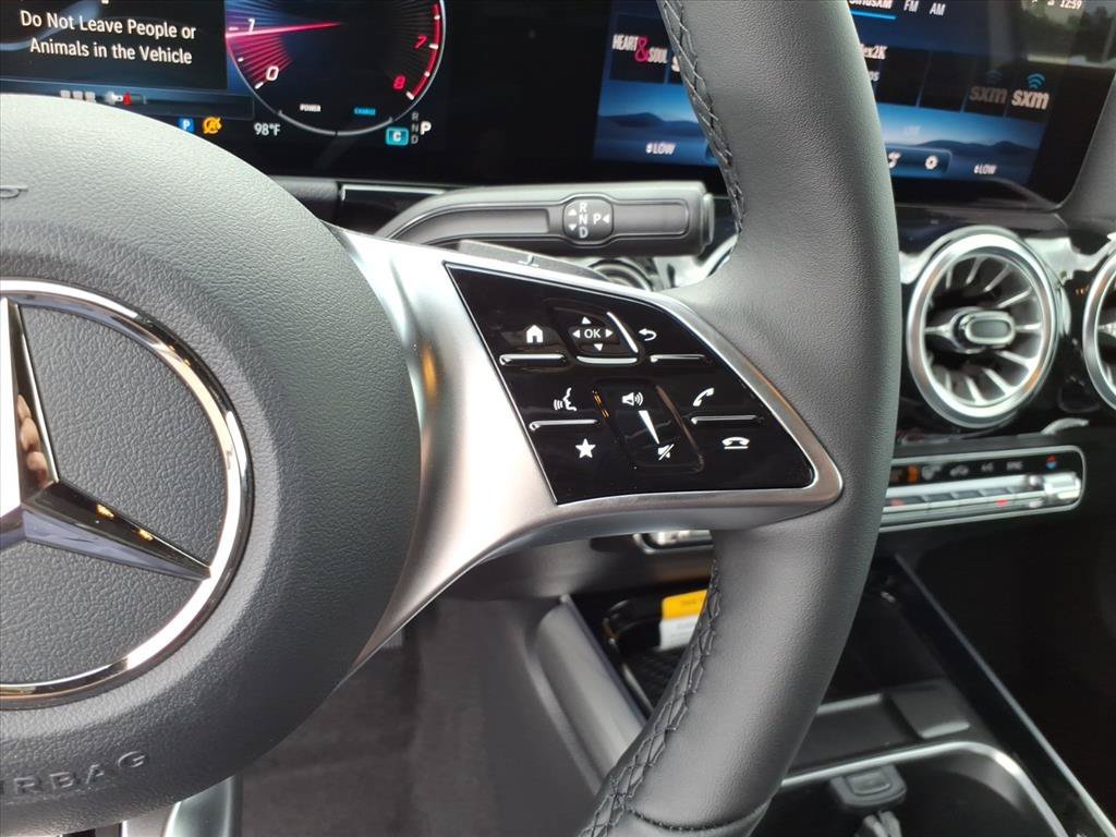 New 2026 Polar White Mercedes-Benz GLA 250 image 17