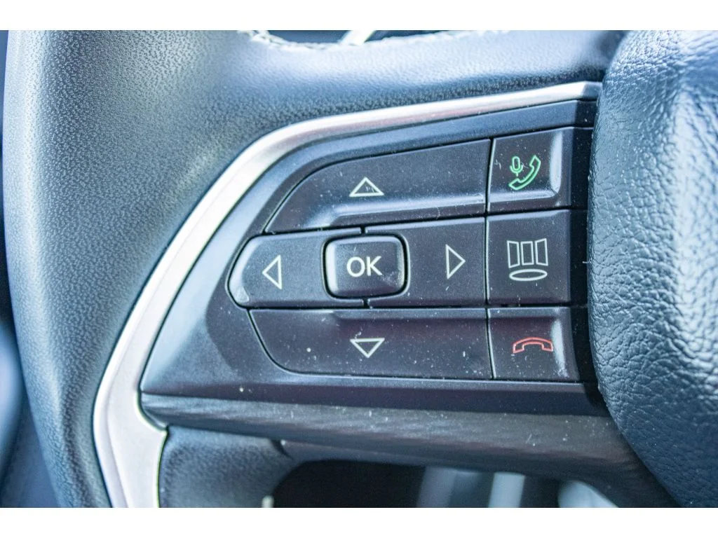 Used 2024 Baltic Gray Metallic Clearcoat Jeep Laredo X image 38