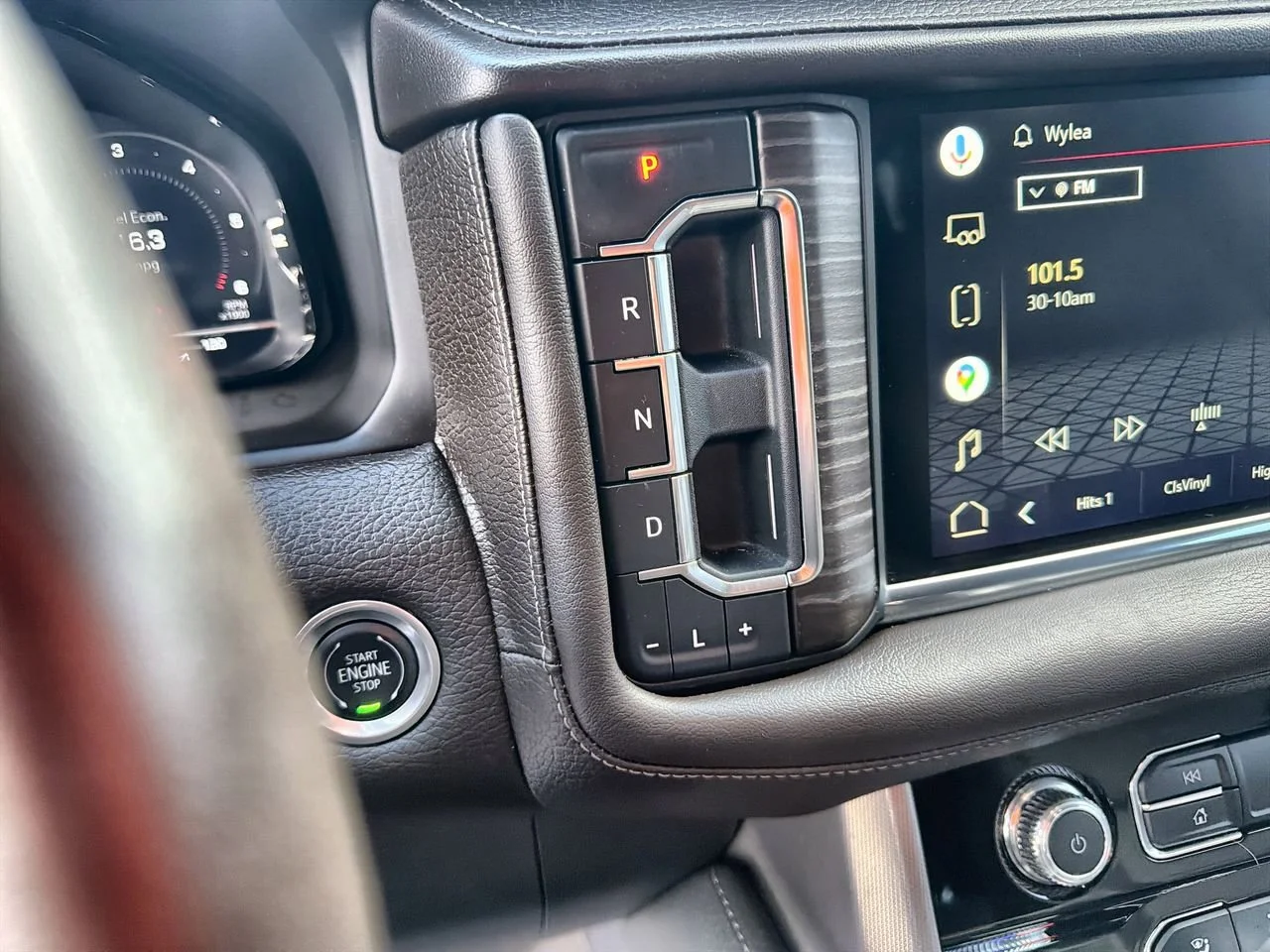Used 2022 White Frost Tricoat GMC Denali image 14