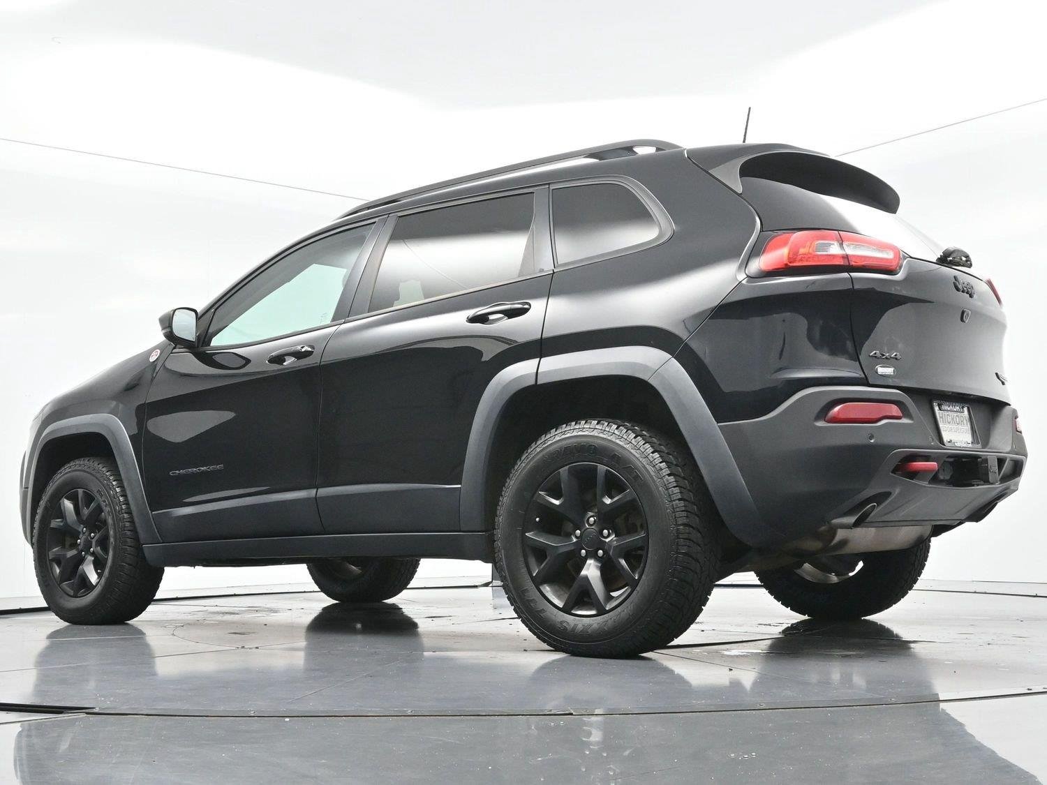 Used 2018 Diamond Black Crystal Pearlcoat Jeep Trailhawk image 44
