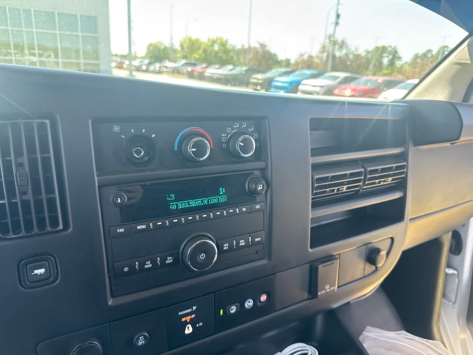 Used 2017 Summit White Chevrolet  image 5