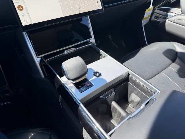 Used 2025 Ostuni Pearl White Premium Metallic Land Rover SE image 25