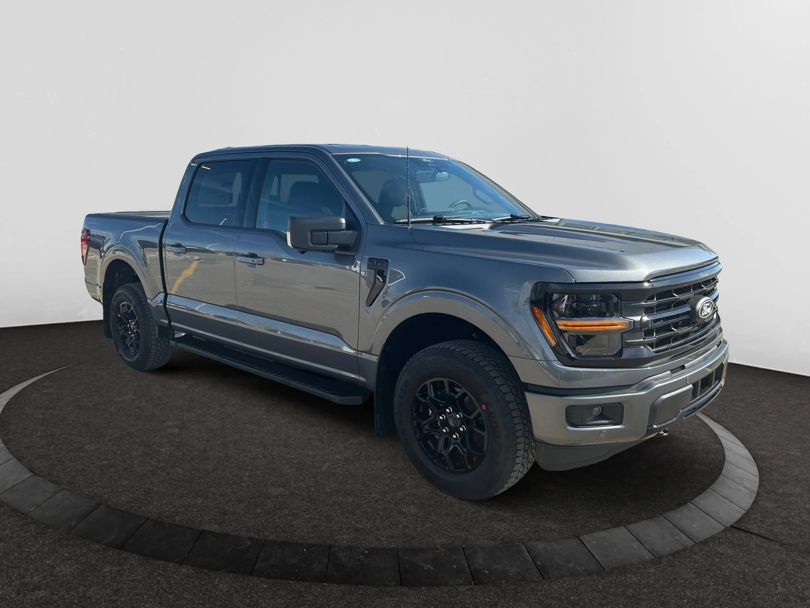 New 2026 Carbonized Grey Metallic Ford XLT image 7