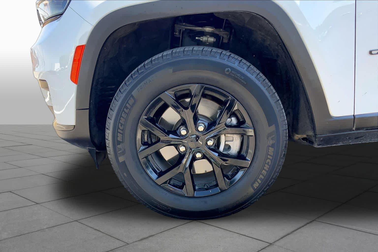 Used 2025 Bright White Clearcoat Jeep Altitude image 10