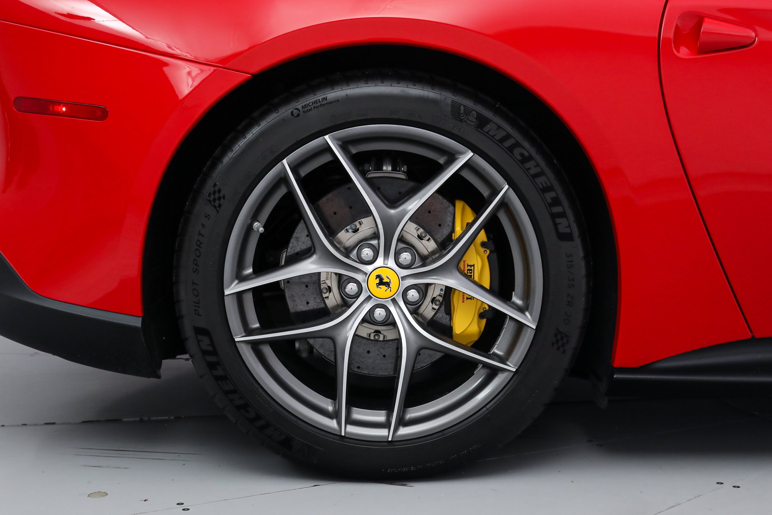 Used 2014 Red Ferrari  image 34