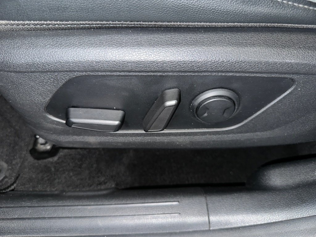 Used 2023 Black Kia X-Line image 6
