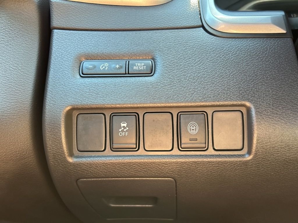 Used 2023 Gray Nissan SV image 31