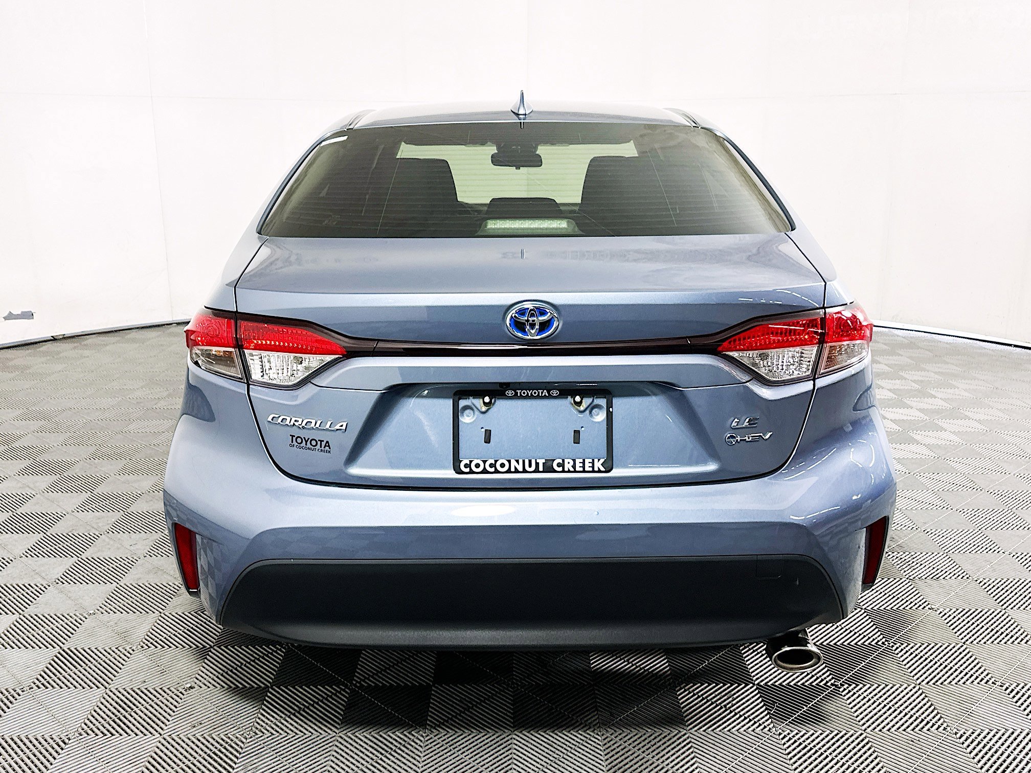 Used 2025 Celestite Toyota Hybrid LE image 4