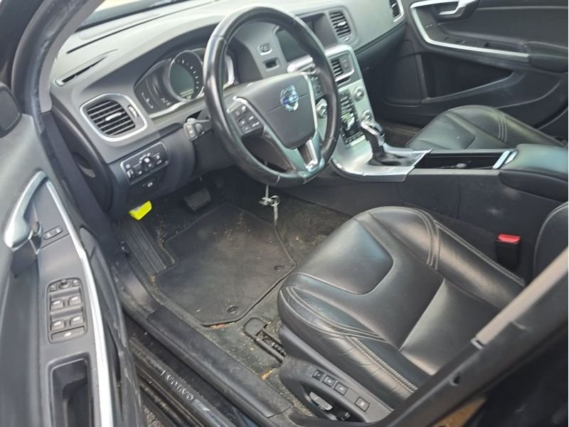 Used 2018 Onyx Black Metallic Volvo Dynamic image 11